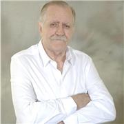 Profesor nativo titulado, nivel C2 del MCERL, da clases para todos los niveles. Presencial